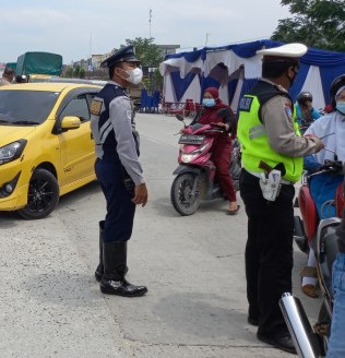  Petugas PPKM Temukan 10 Warga Reaktif Covid-19 di Perbatasan Pekanbaru